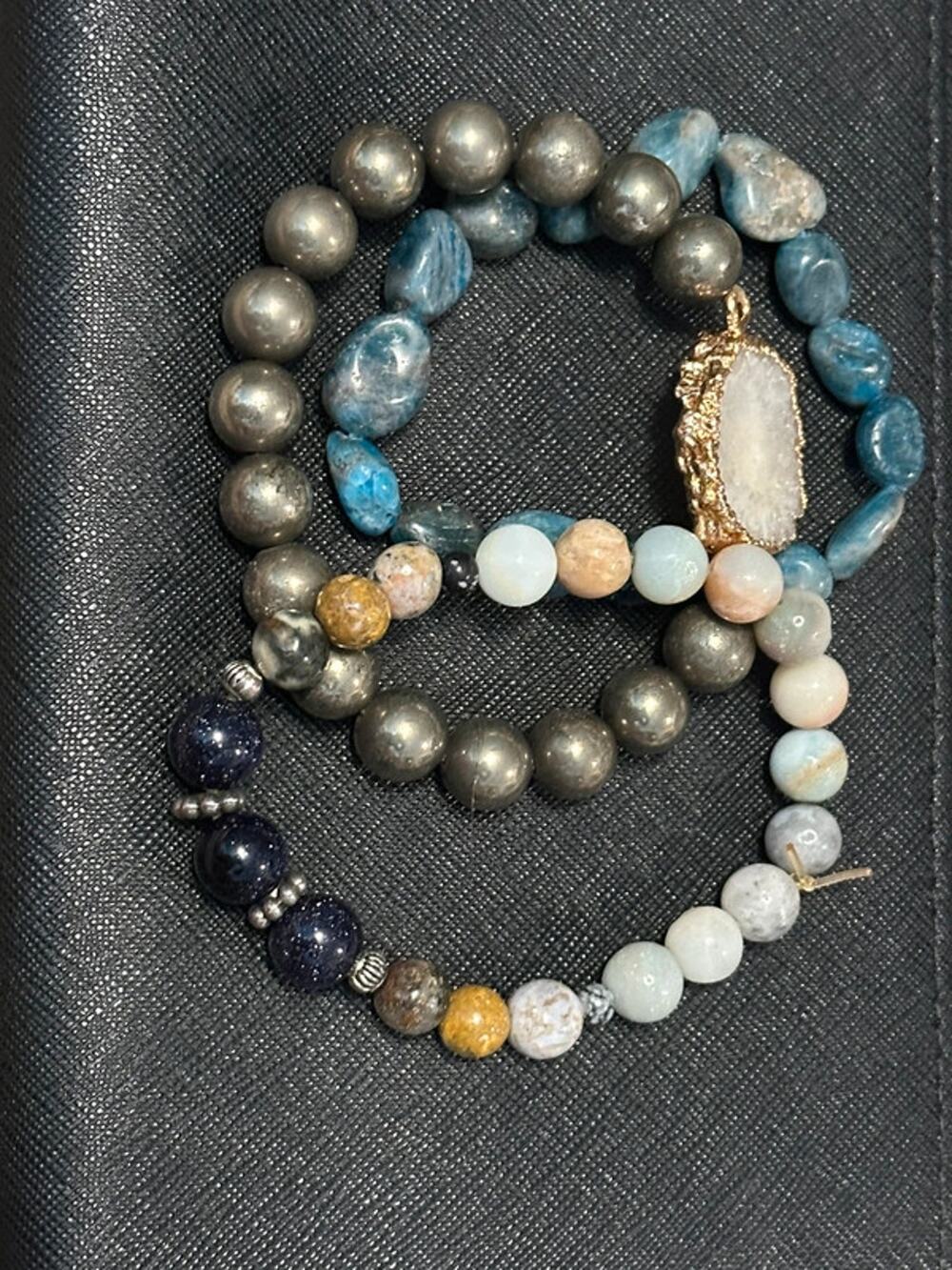 Batch of 3 beaded bracelets